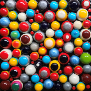 ciclo i festosi, cm 30x30, semisfere in resina su tavola, 2019