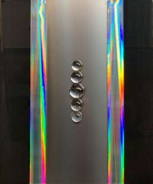 ciclo Ololux, cm 60x50, resine e acciaio su tavola, 2021