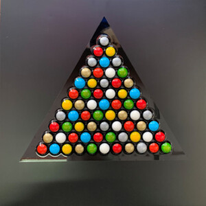 ciclo i festosi, cm 60x60, semisfere in resina su tavola, 2019