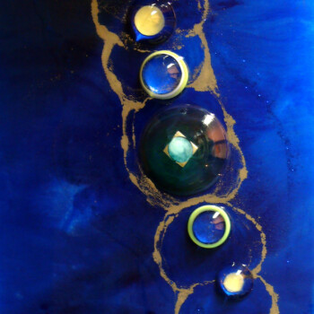 cm 70 x 140 x h. 26, stucchi, semisfere in resina, pigmenti, terre rare luminescenti, su tavola, 2014 Aqua Lux Vitae - sculture in resina giuseppe portella