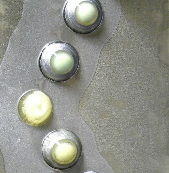 2014, stucchi, semisfere in resina, pigmenti, terre rare luminescenti, tecnica mista su tavola, cm 50 x 150 x h. 15 Sovrana della luce - sculture in resina giuseppe portella