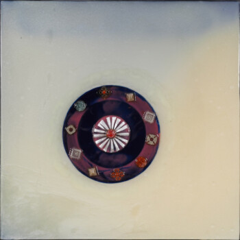 2009, elementi geometrici, terre rare luminescenti inglobati nella resina, su tavola, cm 60 x 60